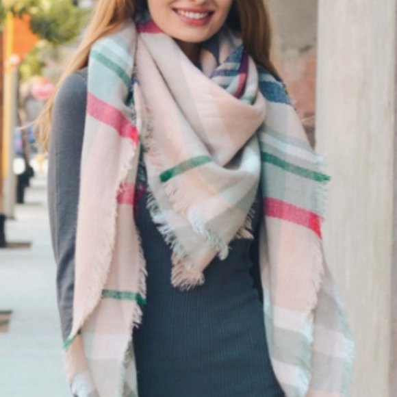 Light-Pink Plaid Blanket Scarf Wrap – Oversized Shawl / NWT - Picture 1 of 2